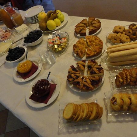 Da Fabiana Bed & Breakfast Bossolasco Bagian luar foto