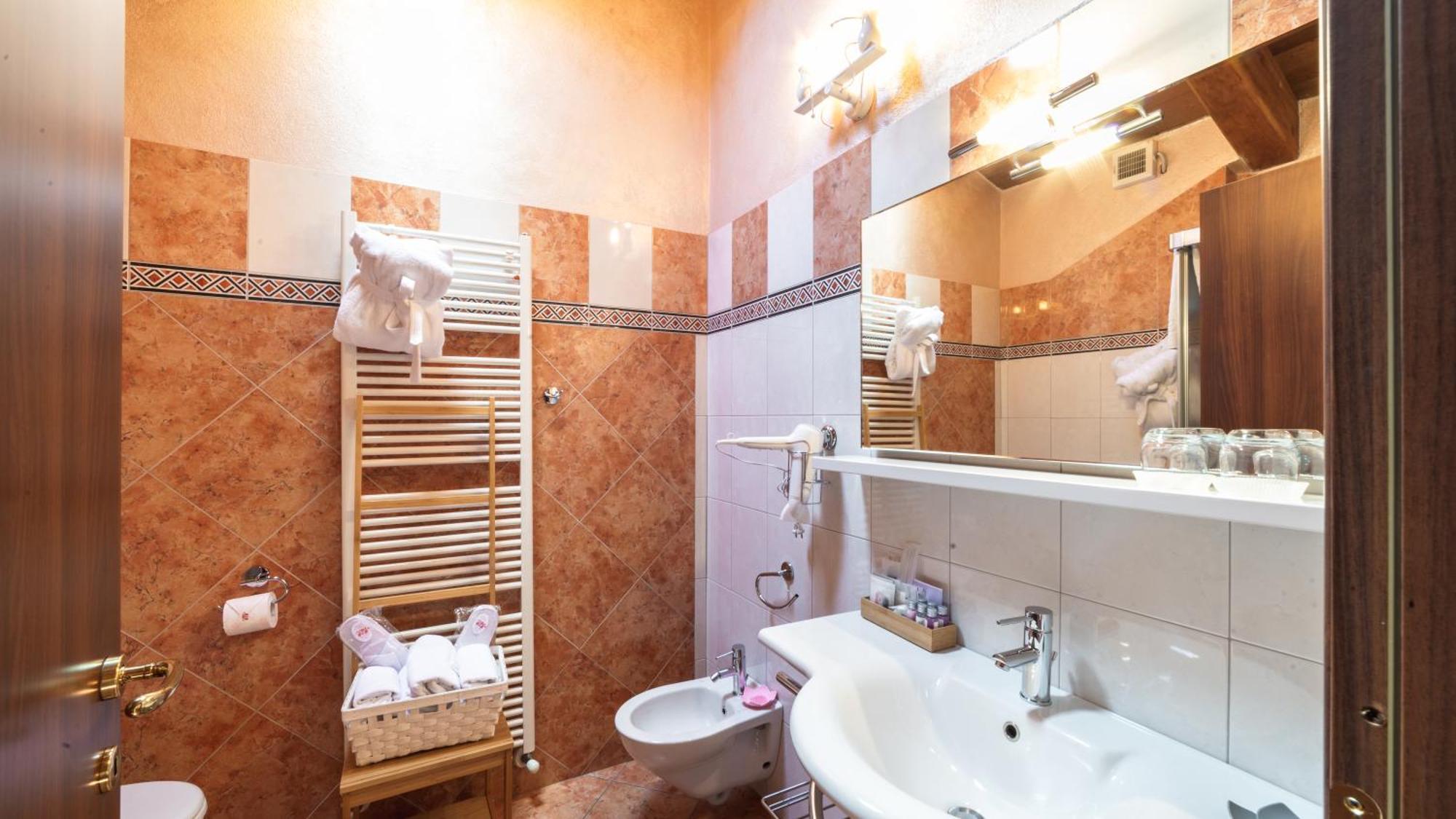 Da Fabiana Bed & Breakfast Bossolasco Bagian luar foto