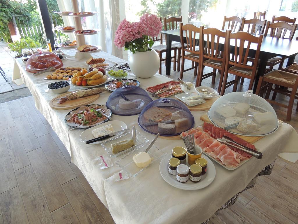 Da Fabiana Bed & Breakfast Bossolasco Bagian luar foto