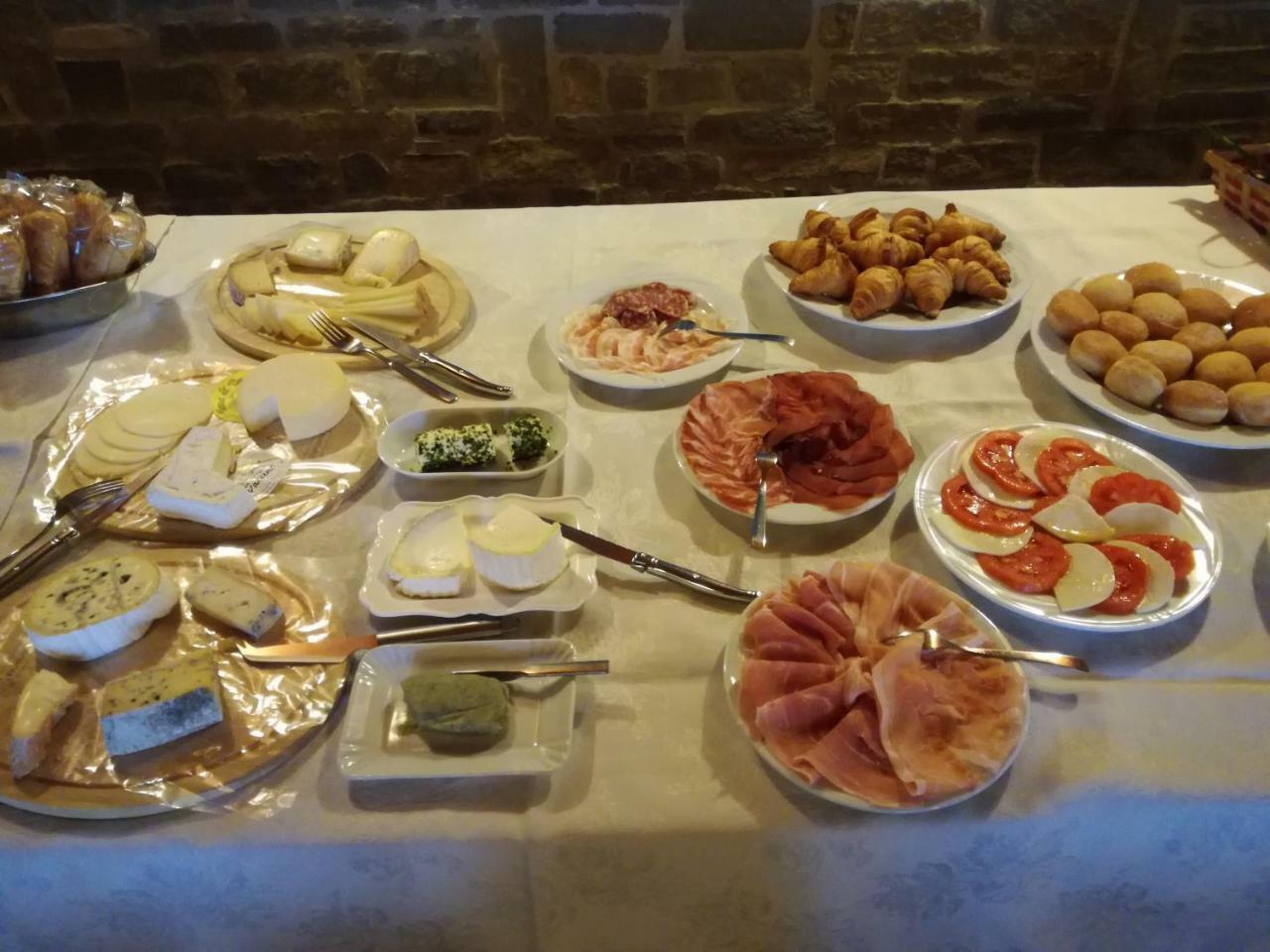 Da Fabiana Bed & Breakfast Bossolasco Bagian luar foto